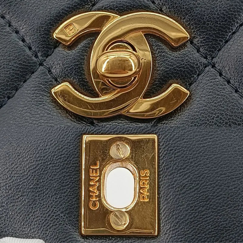rb526-chanel-vintage-navy-lambskin-gold-chain-camera-bag