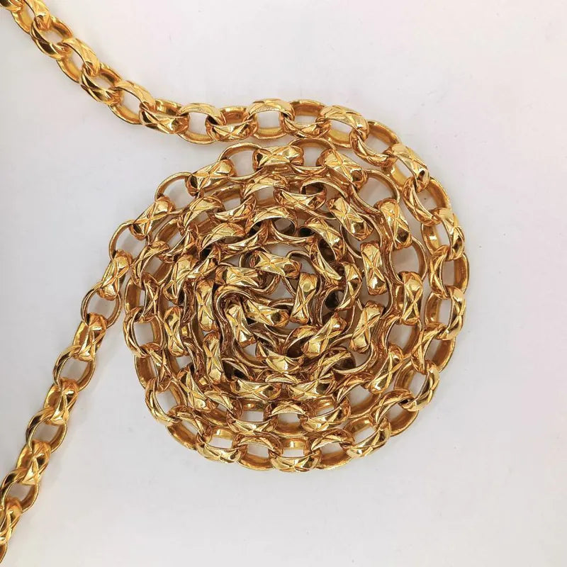 rb471-chanel-vintage-black-lambskin-tassels-gold-chain-camera-bag