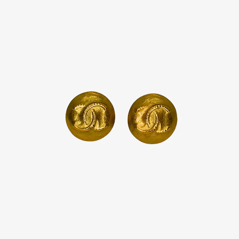 rc362-chanel-vintage-round-gold-plated-clip-on-earrings