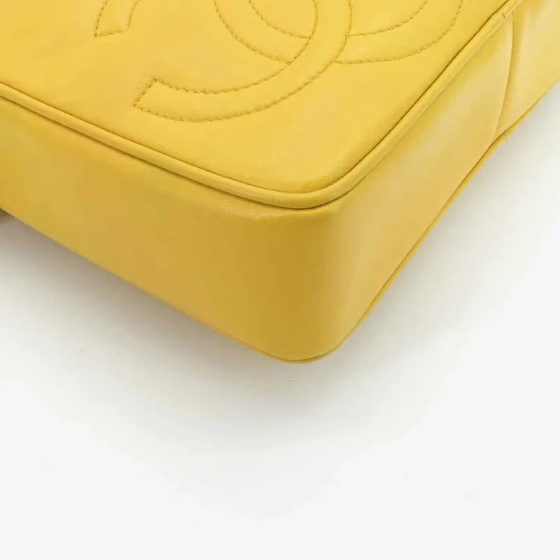 jr722-chanel-vintage-yellow-lambskin-embossed-logo-camera-bag