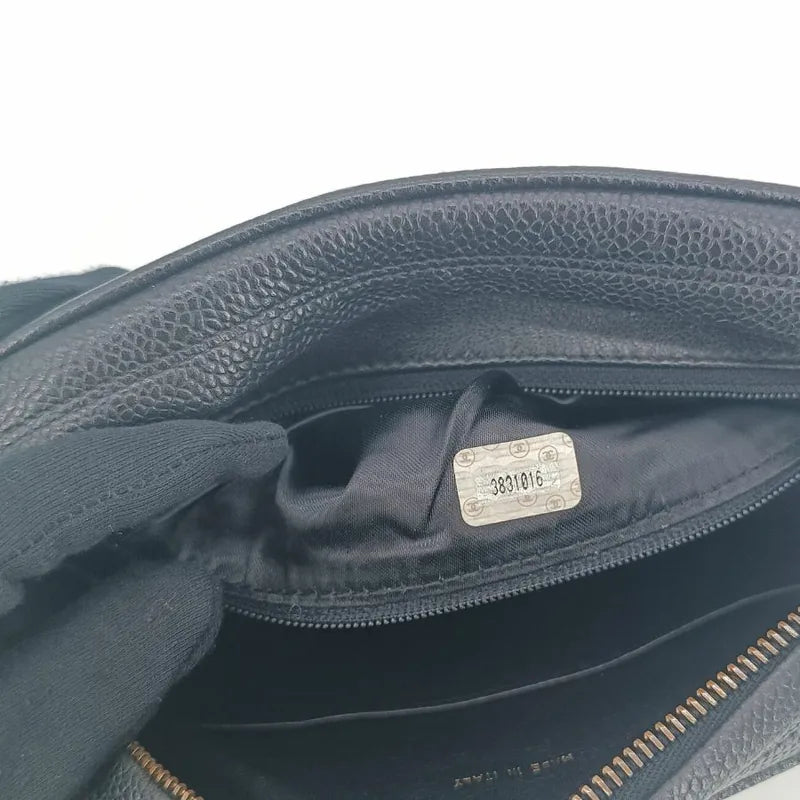 ra209-chanel-vintage-black-caviar-leather-quilted-camera-bag