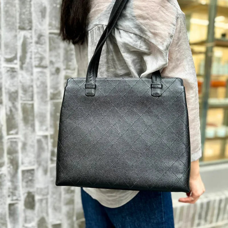 jt937-chanel-vintage-black-caviar-leather-quilted-tote-bag