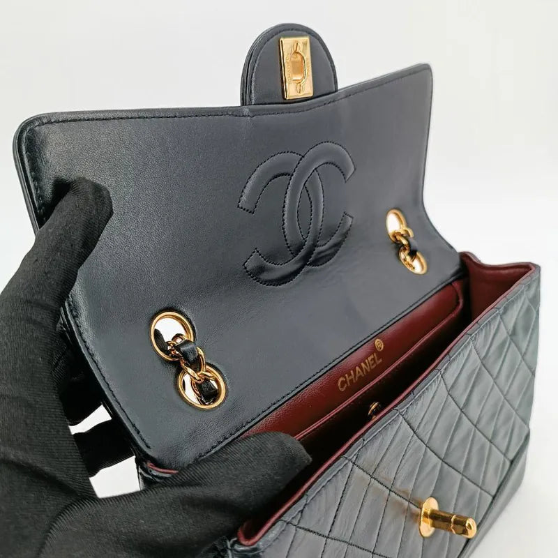 ra317-chanel-vintage-black-lambskin-quilted-flap-bag