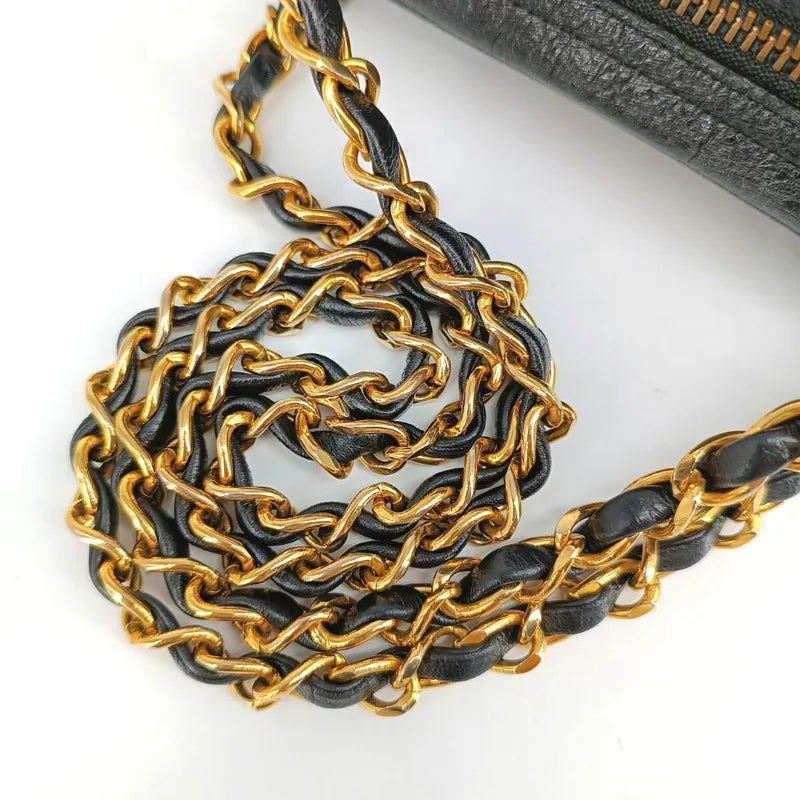 ra634-chanel-vintage-black-ostrichskin-camera-bag