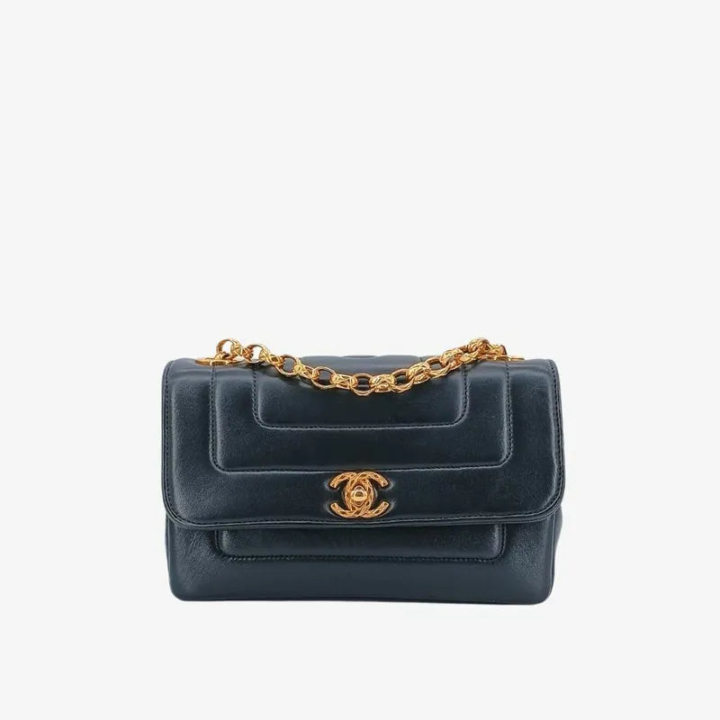 ra200-chanel-vintage-black-lambskin-gold-chain-flap-bag