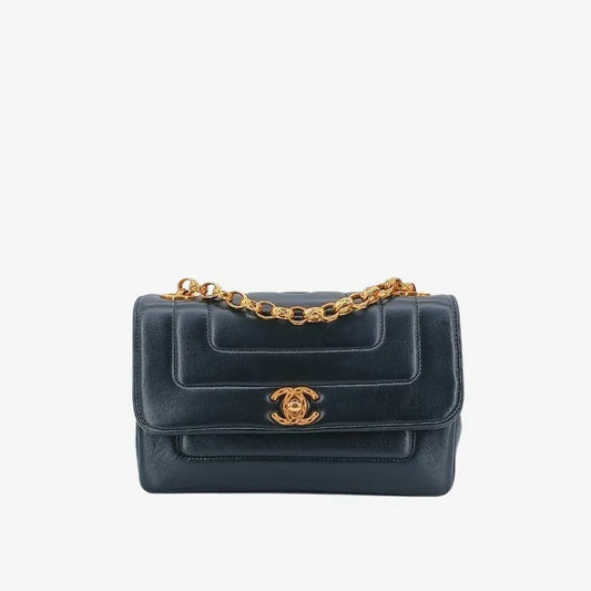 ra200-chanel-vintage-black-lambskin-gold-chain-flap-bag