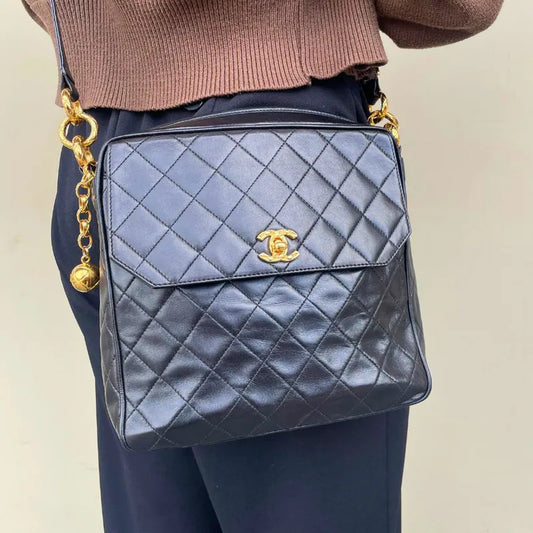rb052-chanel-vintage-black-lambskin-quilted-camera-bag