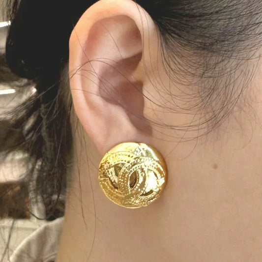 tk002-chanel-vintage-button-gold-plated-clip-on-earrings