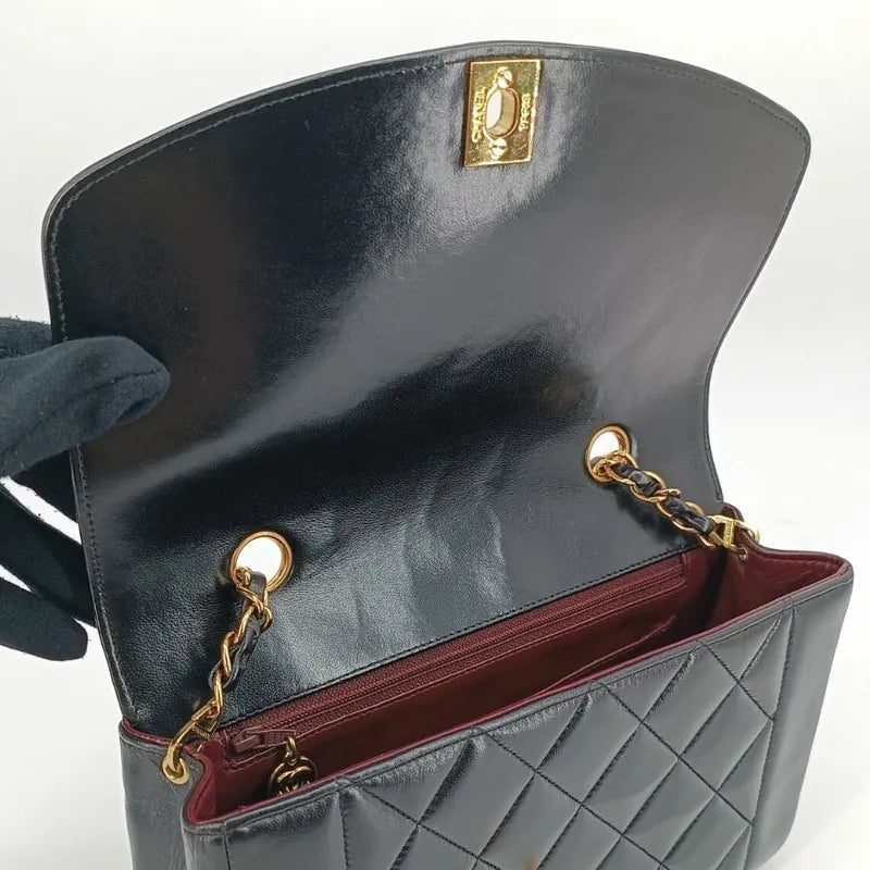 jt287-chanel-vintage-black-lambskin-22cm-diana-flap-bag