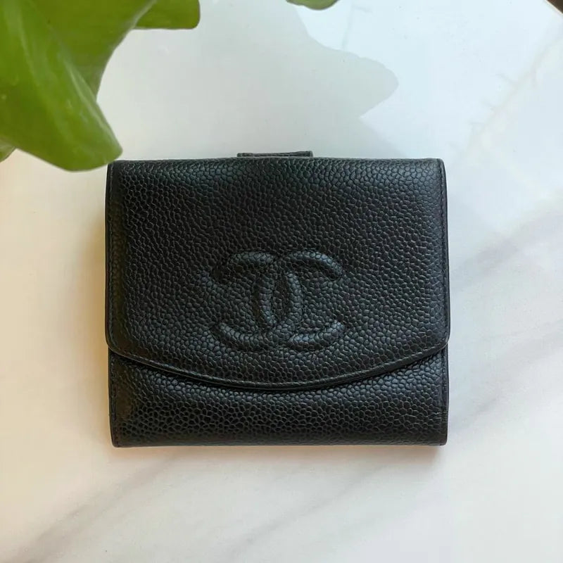 rc030-chanel-vintage-black-caviar-leather-wallet