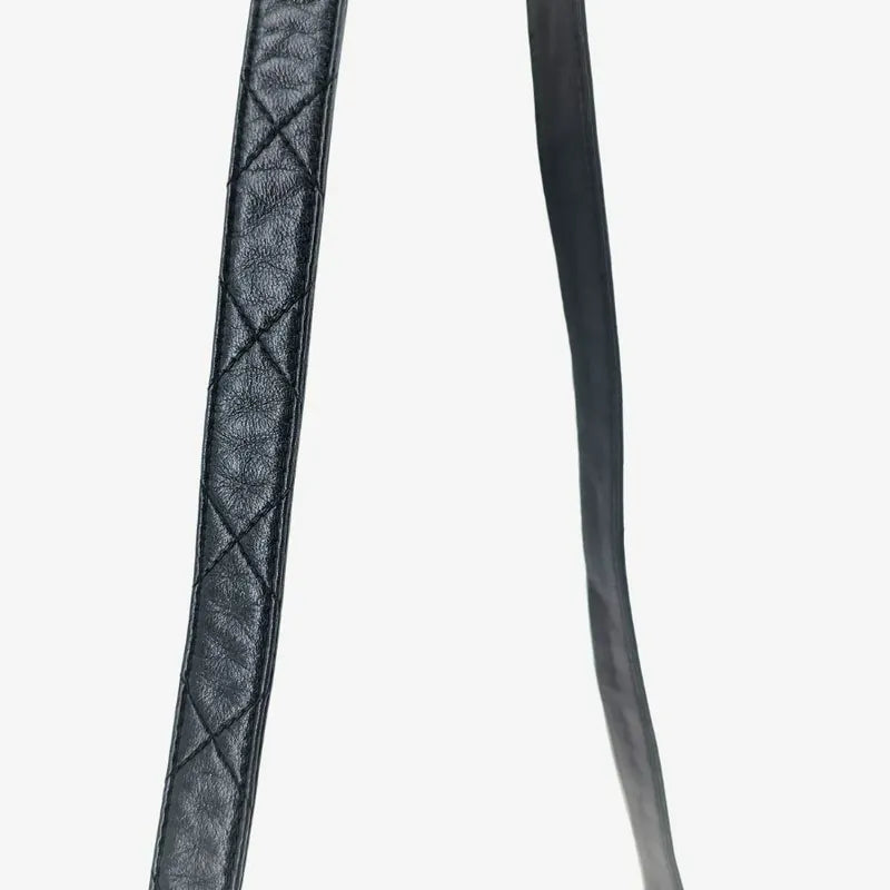 rb513-chanel-vintage-black-lambskin-quilted-camera-bag