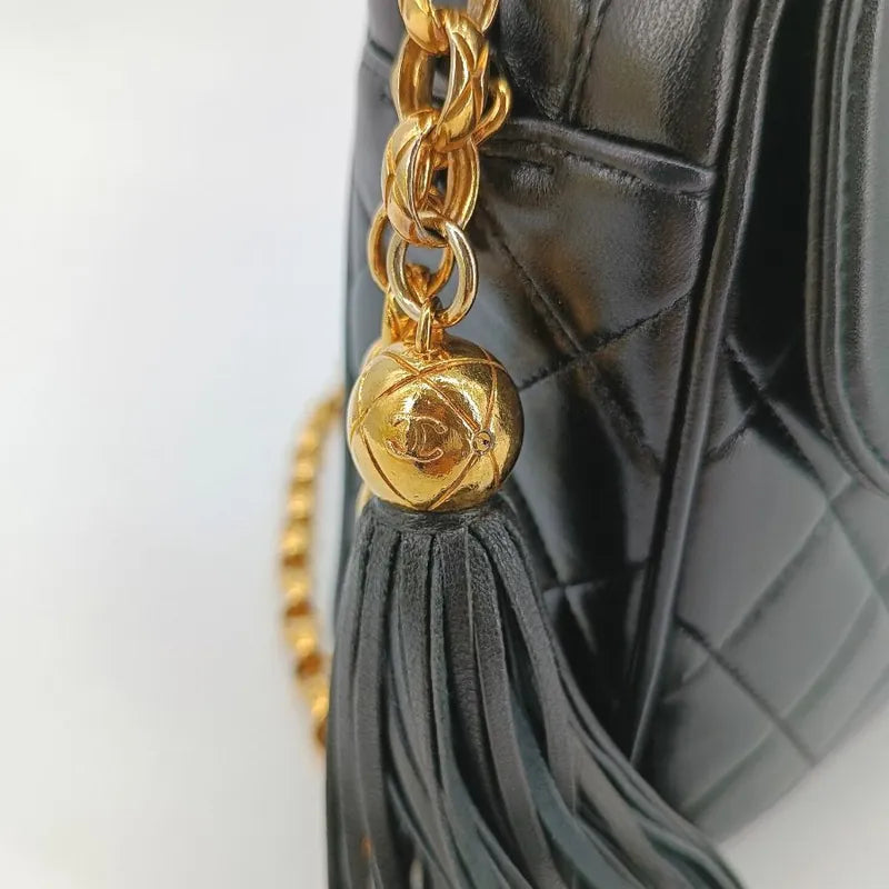 js539-chanel-vintage-black-lambskin-gold-chain-camera-bag