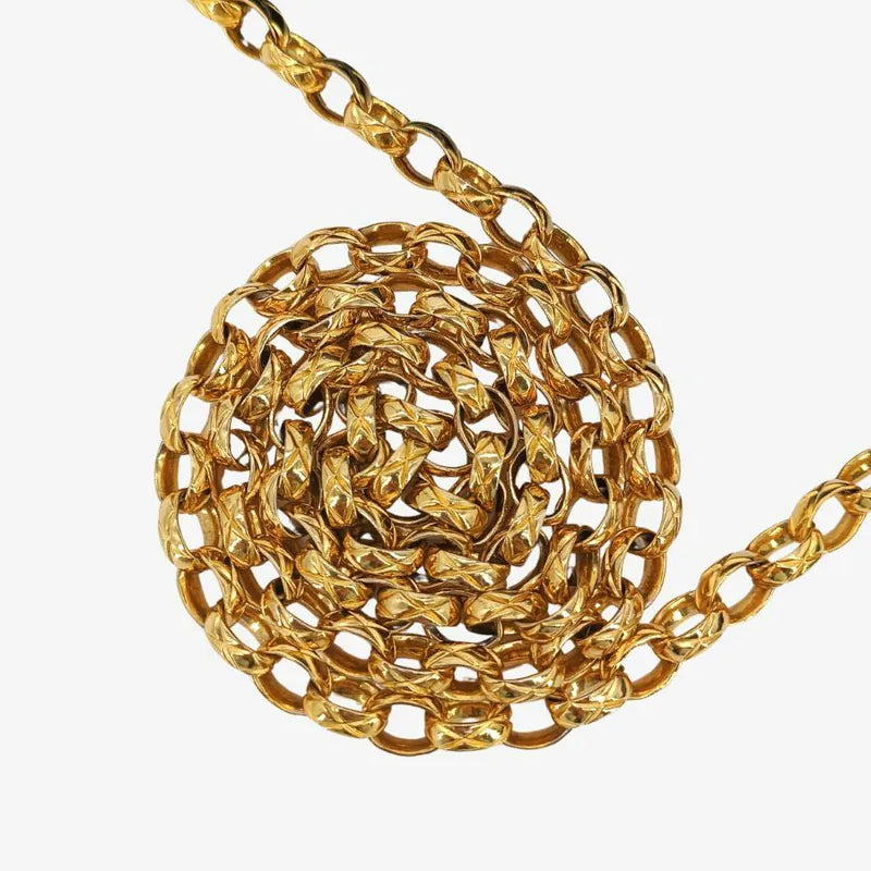 rb487-chanel-vintage-black-lambskin-gold-chain-camera-bag