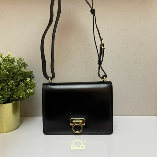 rc616-salvatore-ferragamo-vintage-black-box-leather-shoulder-bag
