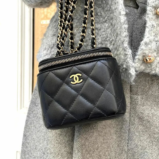 ra340-chanel-black-lambskin-mini-vanity-case-bag