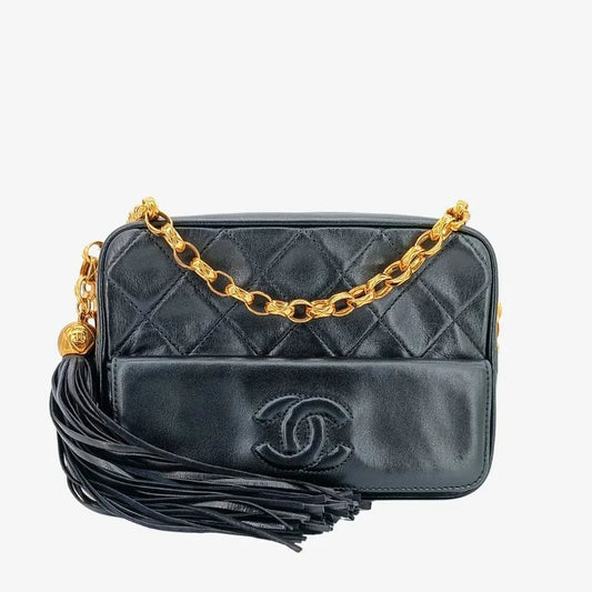 jr586-chanel-vintage-black-lambskin-tassels-gold-chain-camera-bag