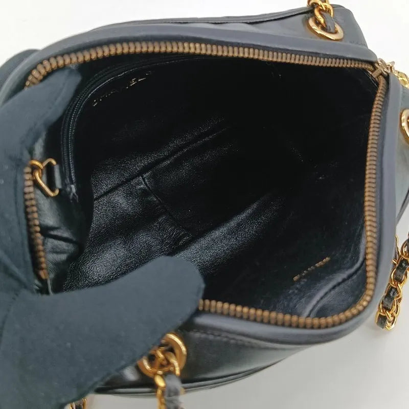 c332-chanel-vintage-black-lambskin-tessel-camera-bag