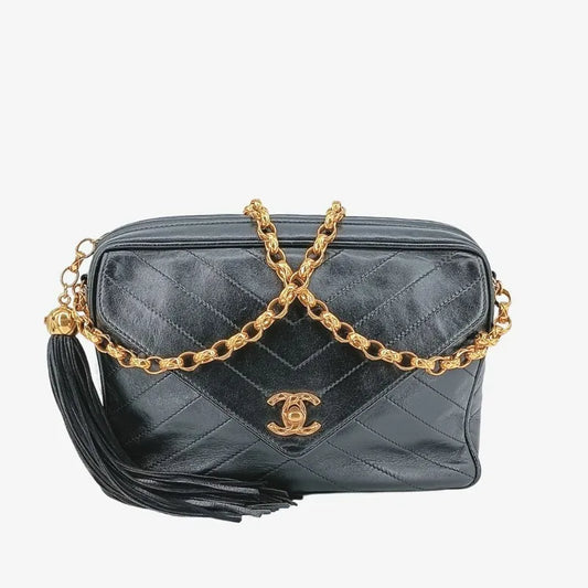 c352-chanel-vintage-black-lambskin-gold-chain-camera-bag