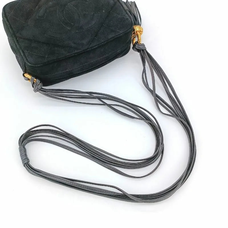 jt230-chanel-vintage-black-suede-tassel-camera-bag