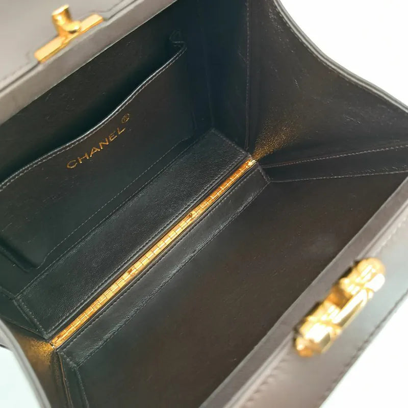rb146-chanel-vintage-dark-brown-lambskin-chevron-box-bag