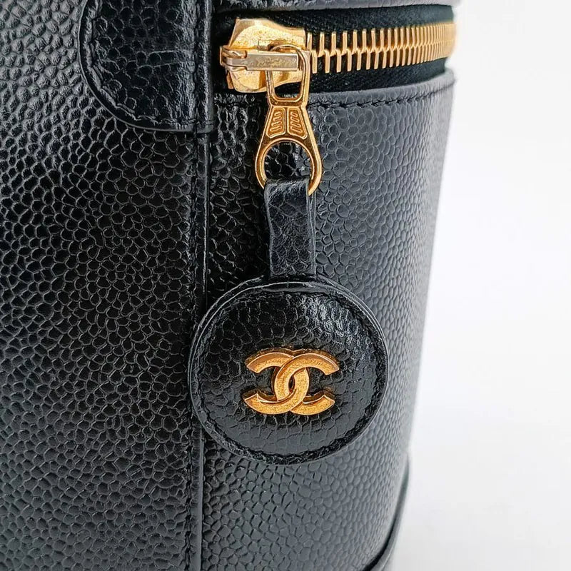 ra904-chanel-vintage-black-caviar-leather-cosmetic-bag