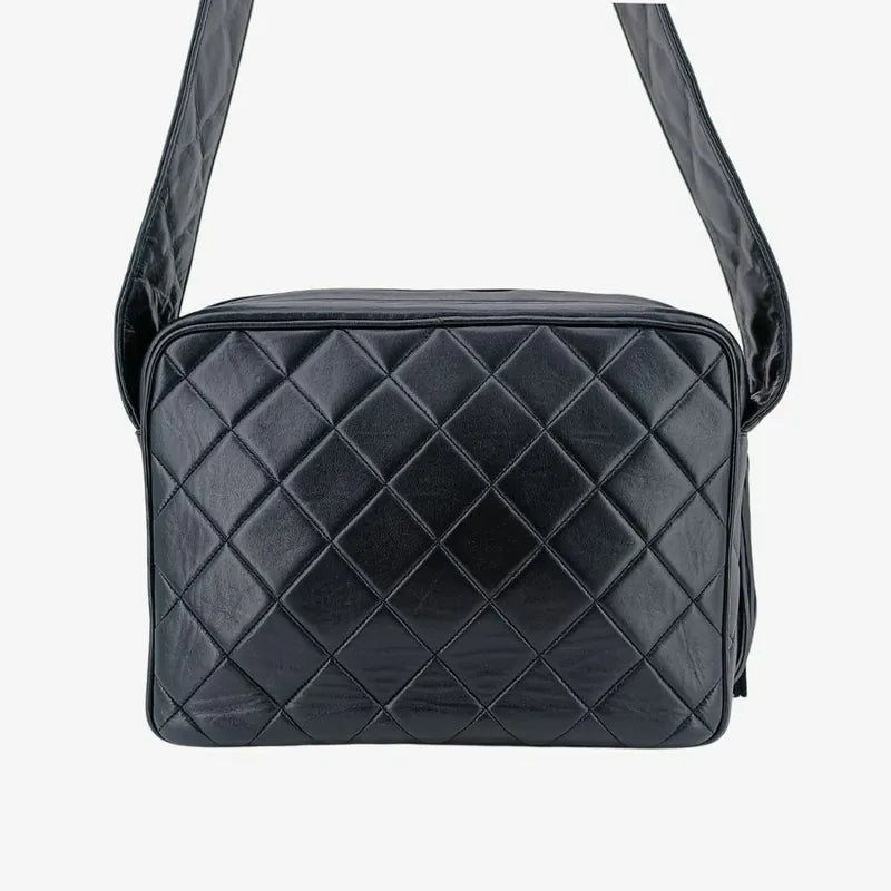 jah200-chanel-vintage-black-lambskin-tessel-camera-bag