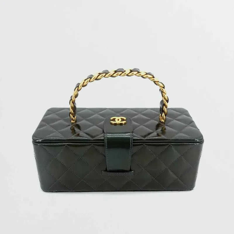 jr917-chanel-vintage-olive-green-patent-leather-quilted-top-handbag