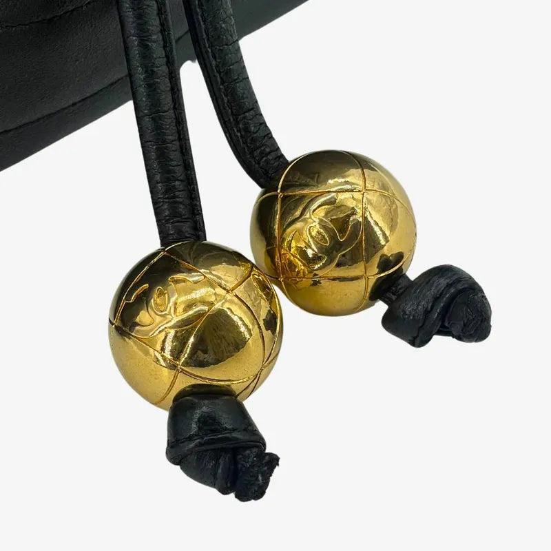 jw571-chanel-vintage-black-lambskin-drawstring-backpack