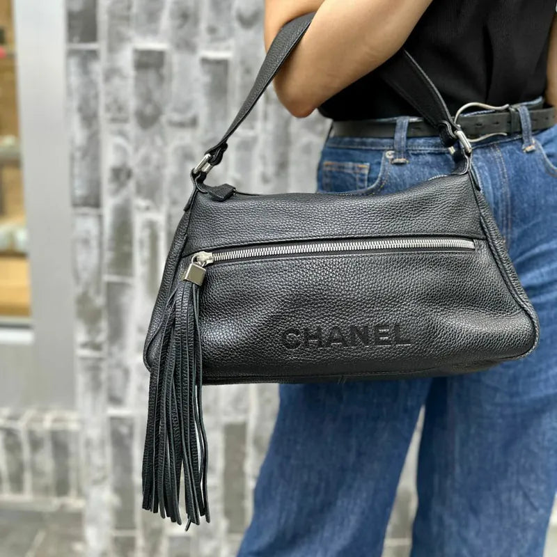 ra929-chanel-vintage-black-caviar-leather-handbag