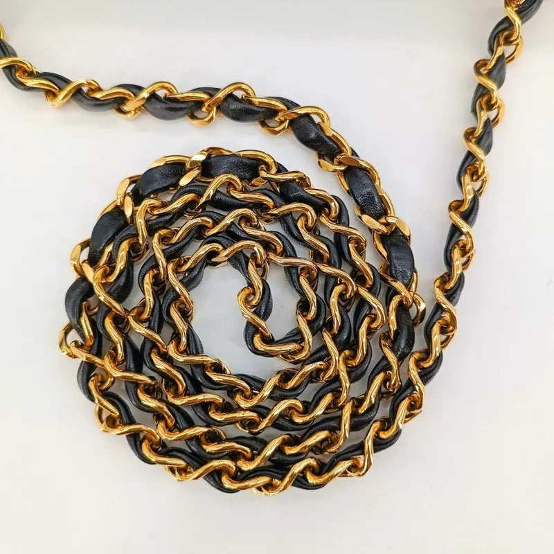 ra104-chanel-vintage-black-lambskin-pointed-flap-bag