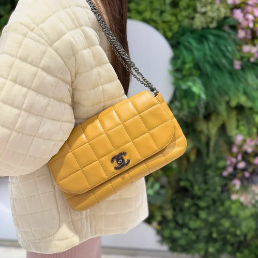 jw356-chanel-vintage-beige-lambskin-chocolate-bar-flap-bag