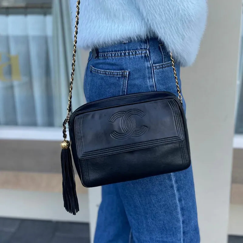c526-chanel-vintage-black-lambskin-tassel-camera-bag