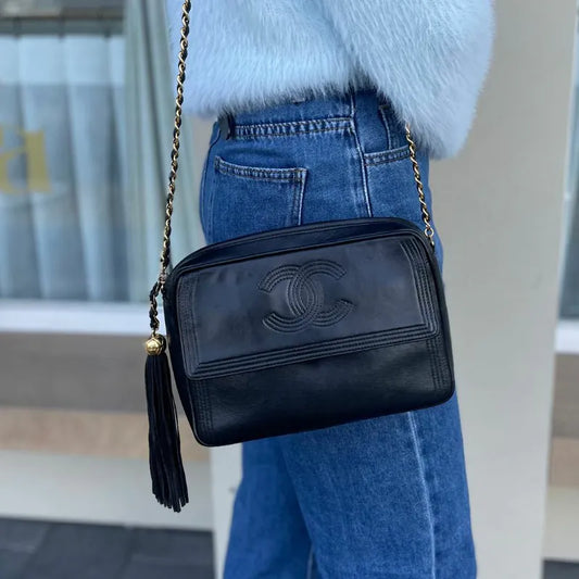 c526-chanel-vintage-black-lambskin-tassel-camera-bag
