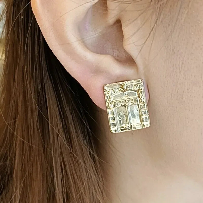 jt243-chanel-vintage-rue-cambon-stud-gold-plated-clip-on-earrings