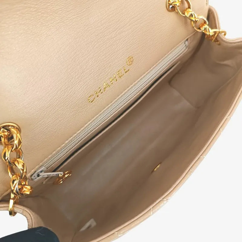 c381-chanel-vintage-beige-lambskin-quilted-gold-chain-flap-bag