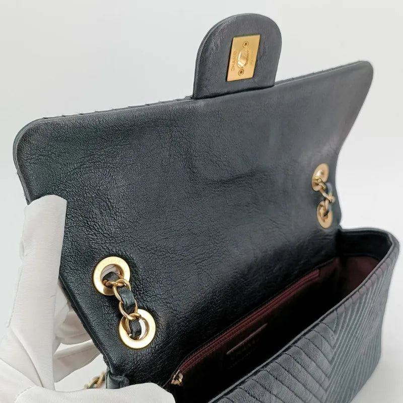 c486-chanel-vintage-black-calfskin-chevron-flap-bag