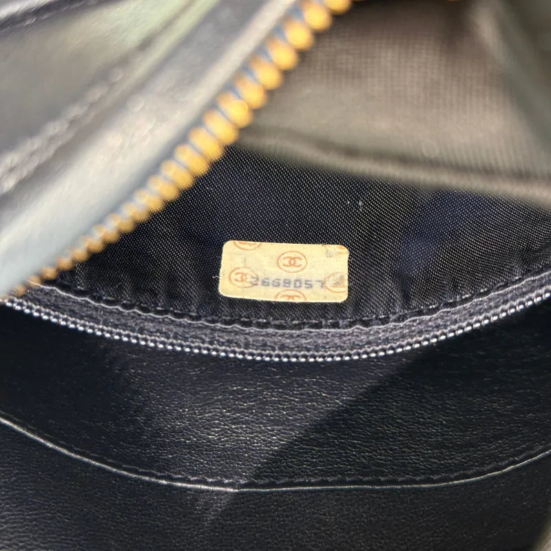 rb795-chanel-vintage-white-navy-lambskin-gold-chain-camera-bag