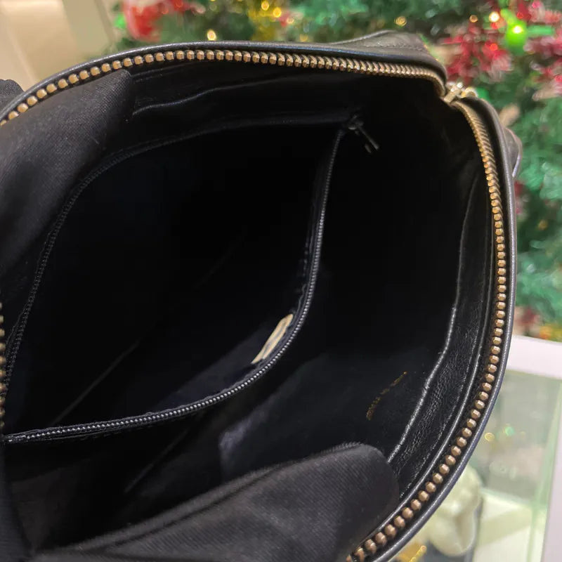 jw596-chanel-vintage-black-lambskin-chevron-camera-bag