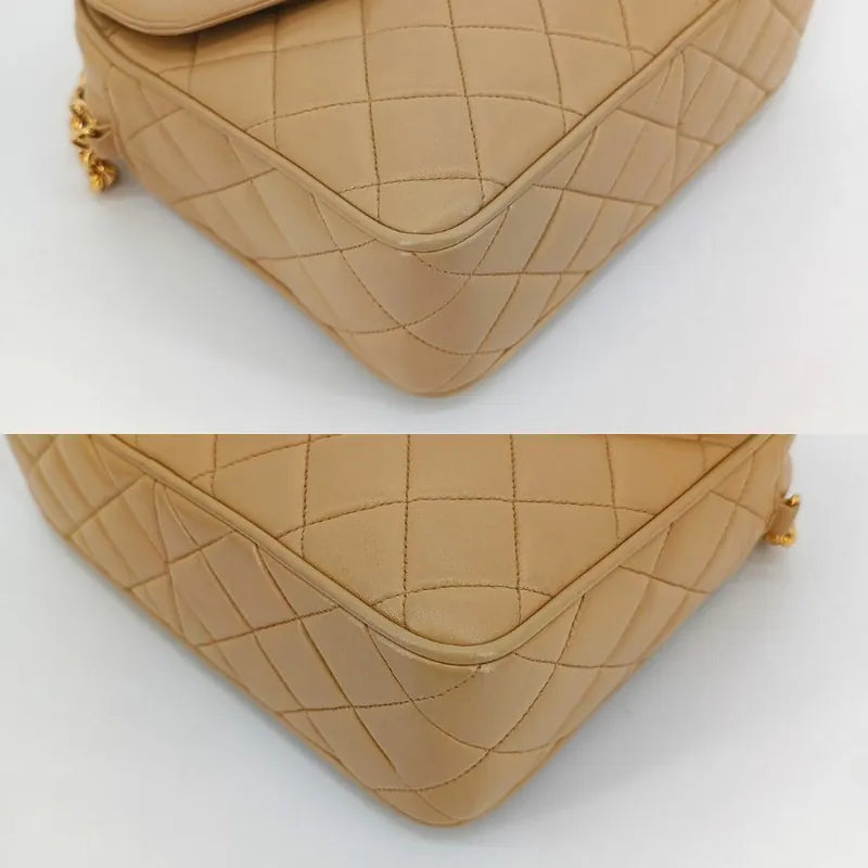 jt620-chanel-vintage-beige-lambskin-gold-chain-camera-bag