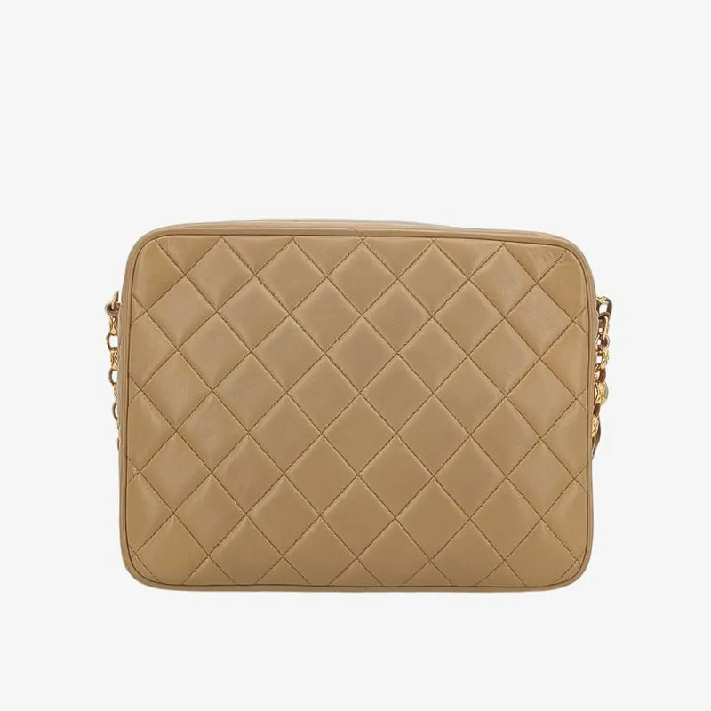 jt620-chanel-vintage-beige-lambskin-gold-chain-camera-bag