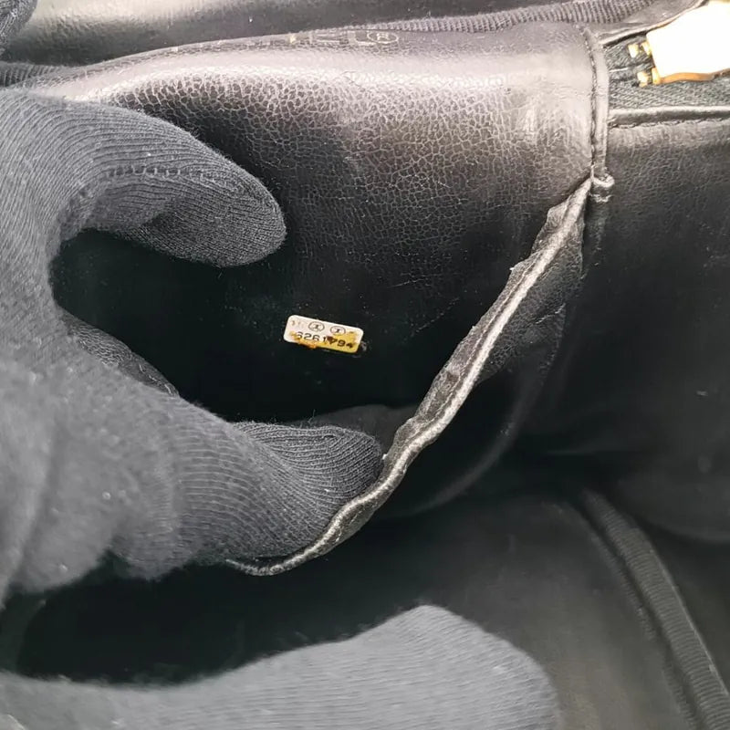 tk017-chanel-vintage-black-caviar-leather-cosmetic-bag