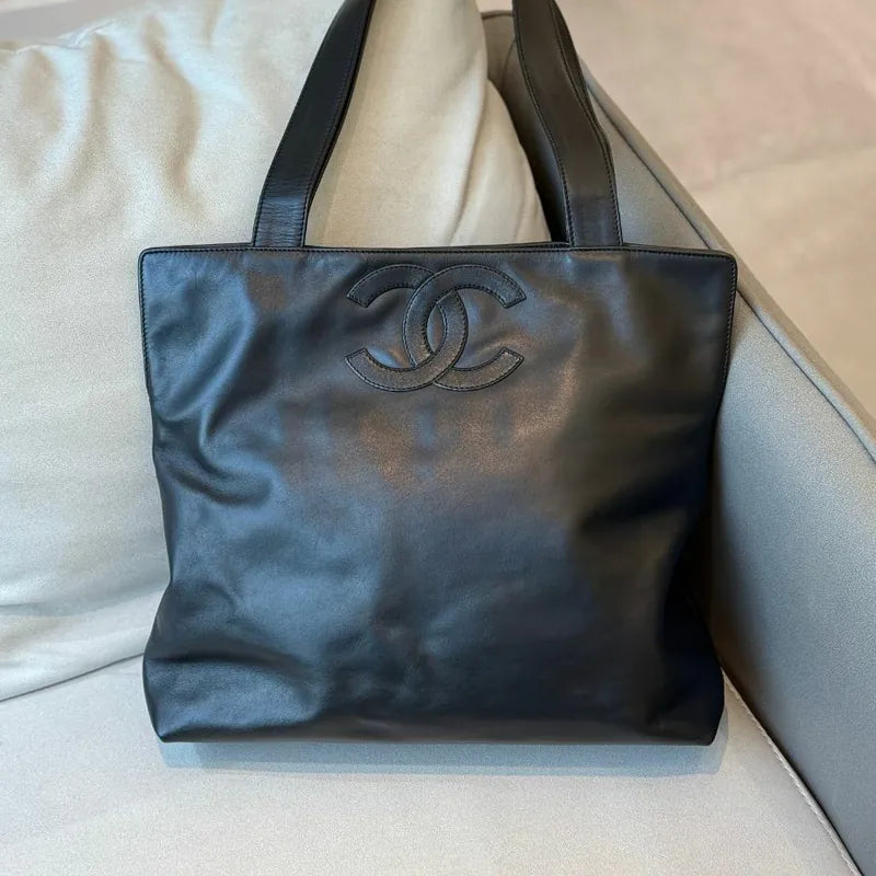 c535-chanel-vintage-black-lambskin-tote-bag