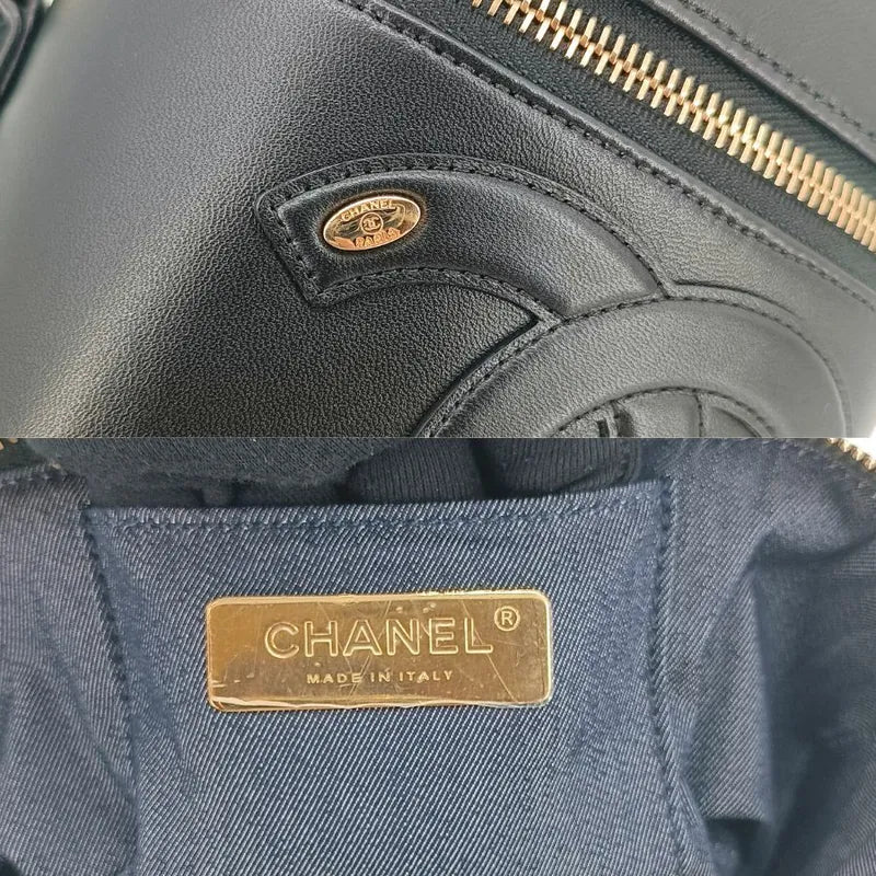 ra179-chanel-black-lambskin-vanity-case-bag