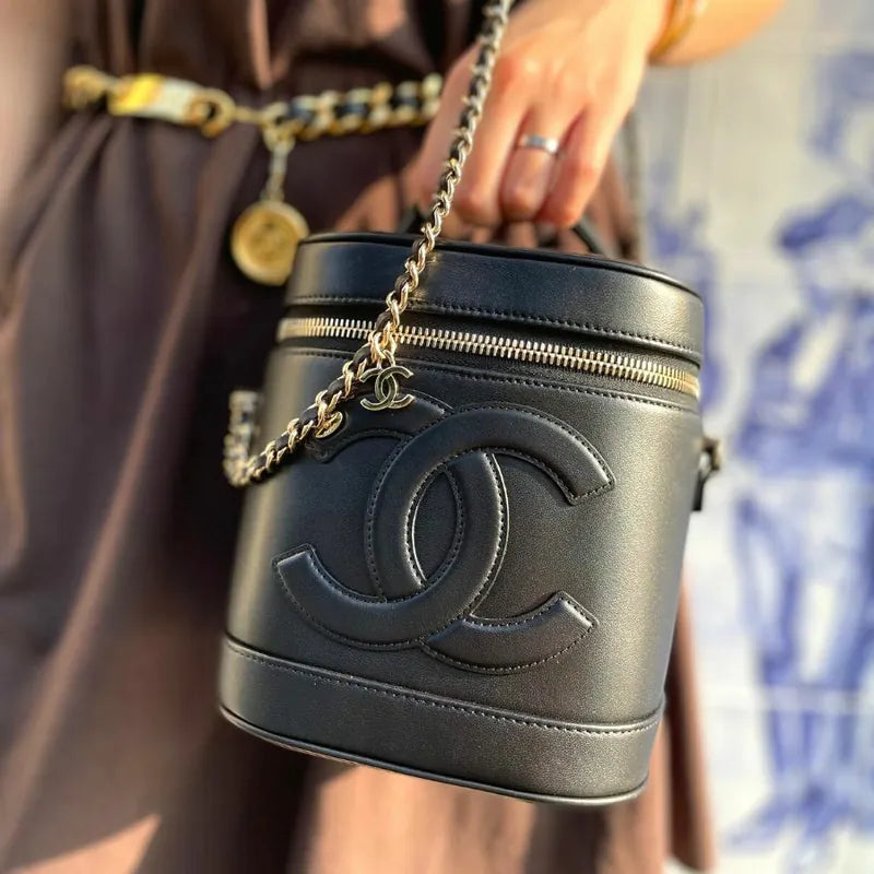 ra179-chanel-black-lambskin-vanity-case-bag