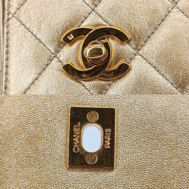 c462-chanel-vintage-gold-lambskin-gold-chain-camera-bag