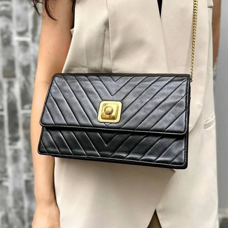 ra520-chanel-vintage-black-lambskin-chevron-push-lock-flap-bag