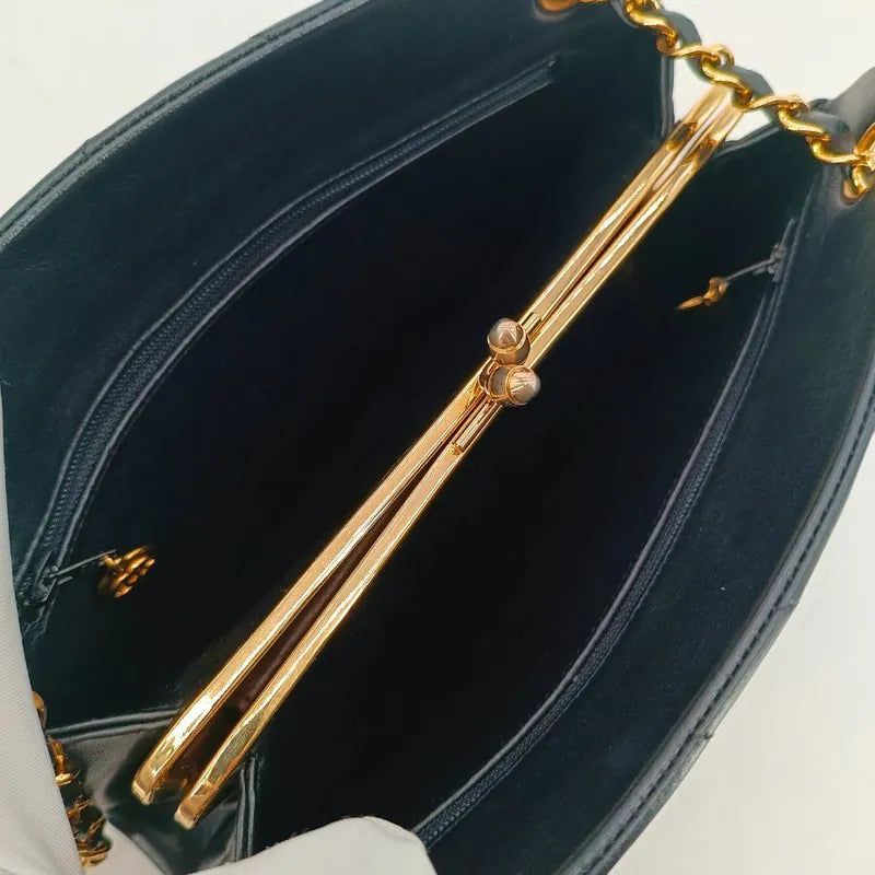 rb001-chanel-vintage-black-lambskin-chevron-handbag