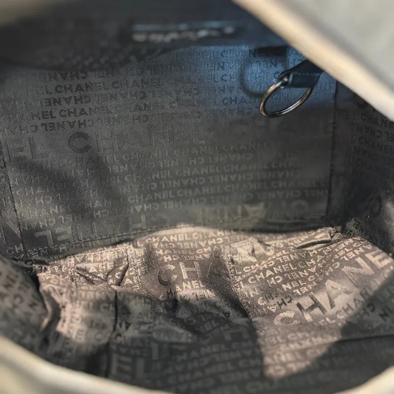 jw627-chanel-vintage-black-caviar-leather-chocolate-bar-handbag