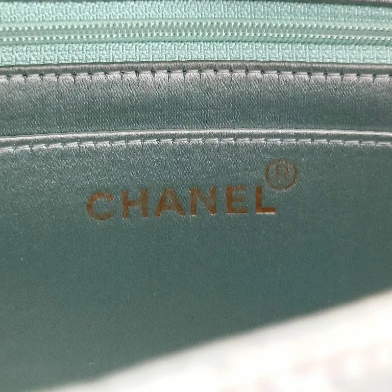 js711-chanel-vintage-light-blue-satin-gold-chain-19cm-diana-flap-bag