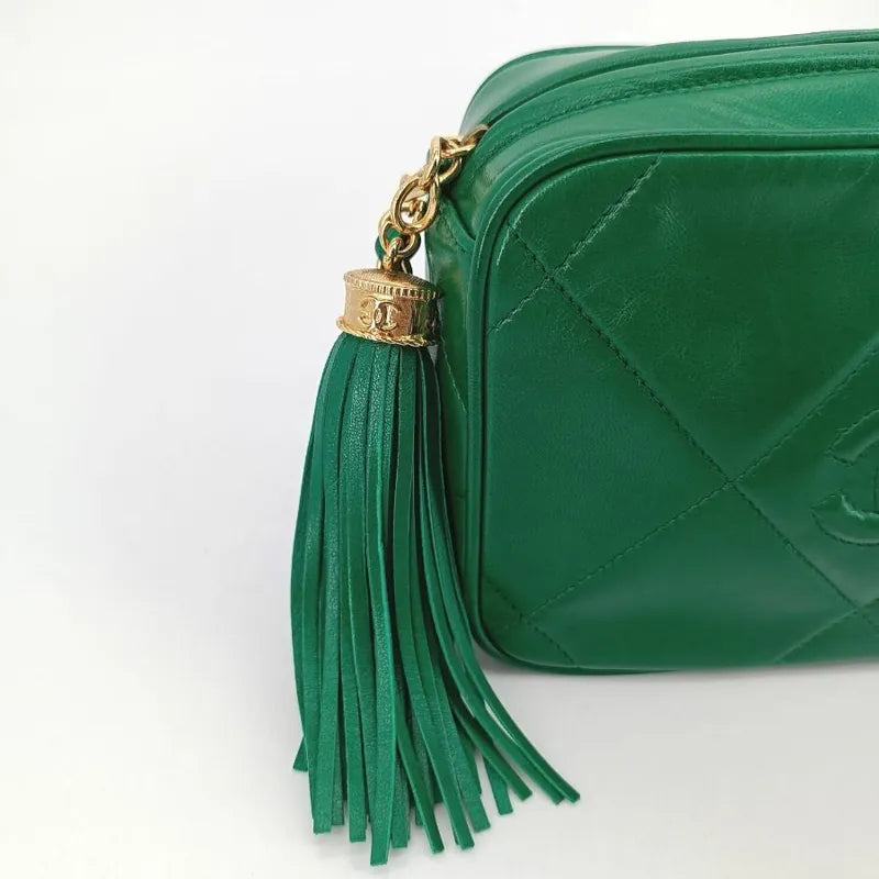 ra692-chanel-vintage-green-lambskin-tassel-camera-bag